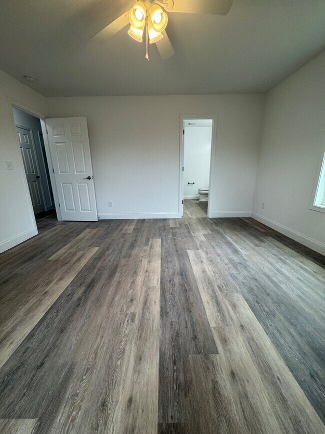 Building Photo - "Charming 3-Bedroom Retreat with 2 Full Baths on Quinn Hill Lane, Mars Hill!"