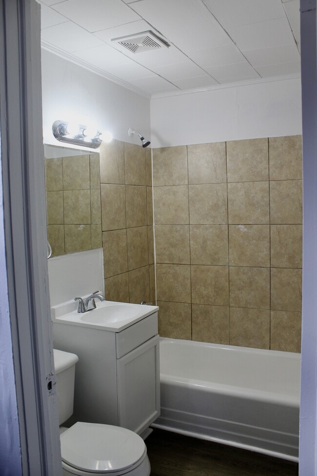 Building Photo - 1204 W Mauney Ave