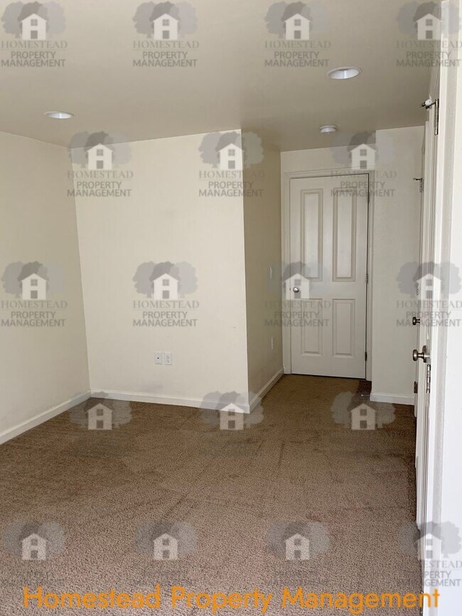 Building Photo - 411