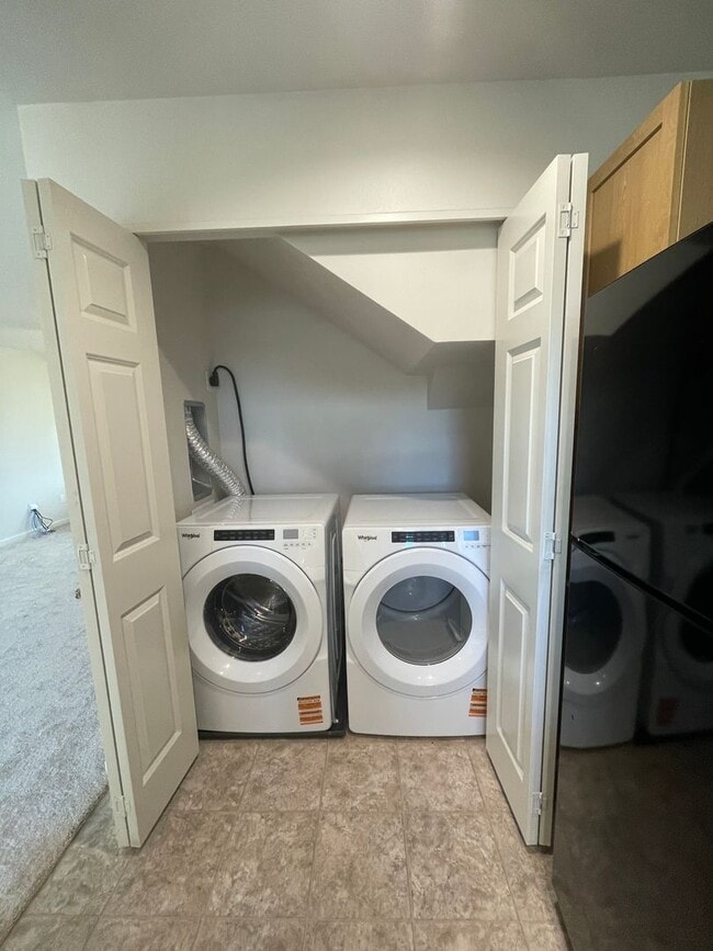 Building Photo - Kahoma Village 3 Bedroom Townhome