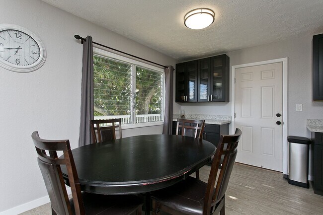 Building Photo - Partially furnished Kailua Home 3bed/2bath...