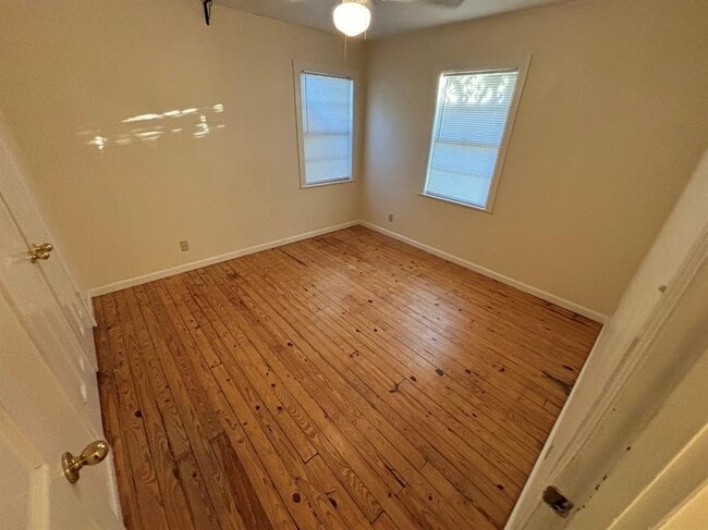 Building Photo - 2815 Crest Ave