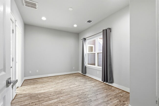 Building Photo - 3304 Cline St