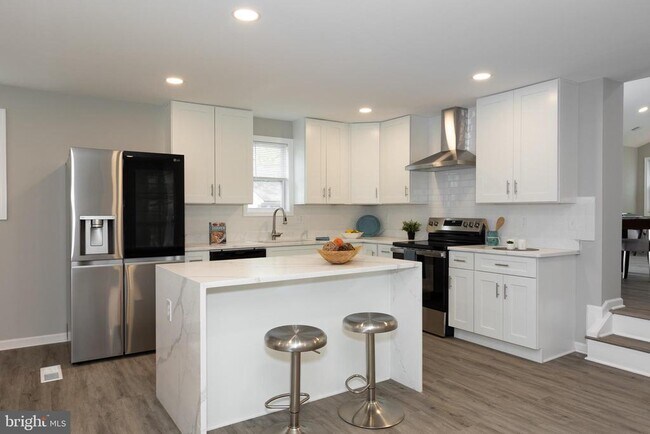 Building Photo - 9520 48th Ave