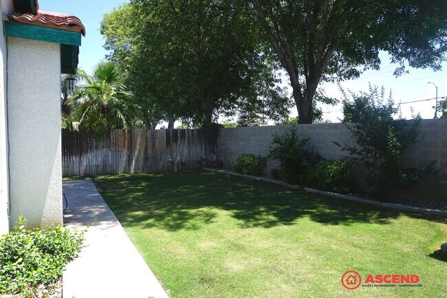 Building Photo - 3 Bedroom Home Near White Ln. & Gosford!