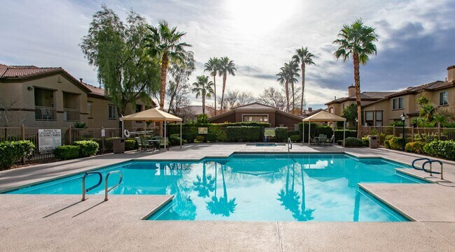 Building Photo - 2 Bed, Den, 1 Car Garage, Gated Northwest Condo