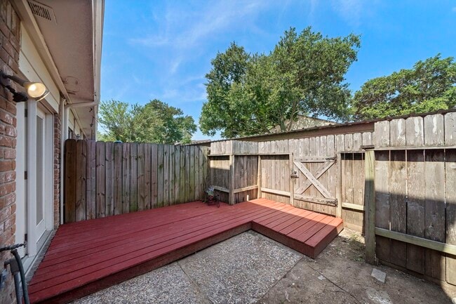 Building Photo - 1227 Country Pl Dr