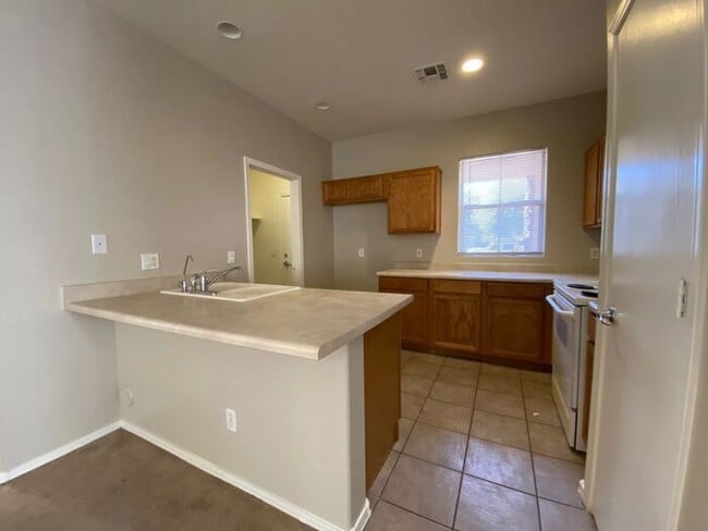 Building Photo - 3096 E Pinto Valley Rd