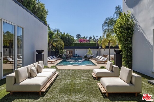 Building Photo - 703 N Maple Dr