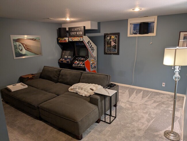 Building Photo - 206 W 78th St