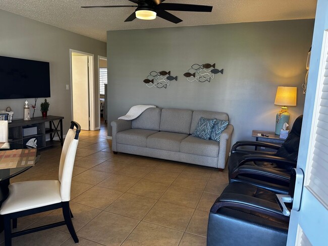 Building Photo - 167 N Collier Blvd