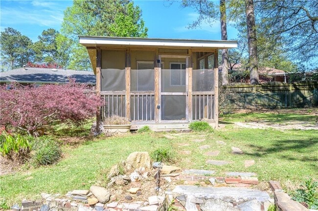 Building Photo - 878 Parkway Dr