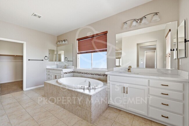 Building Photo - 2127 Ranch View Dr