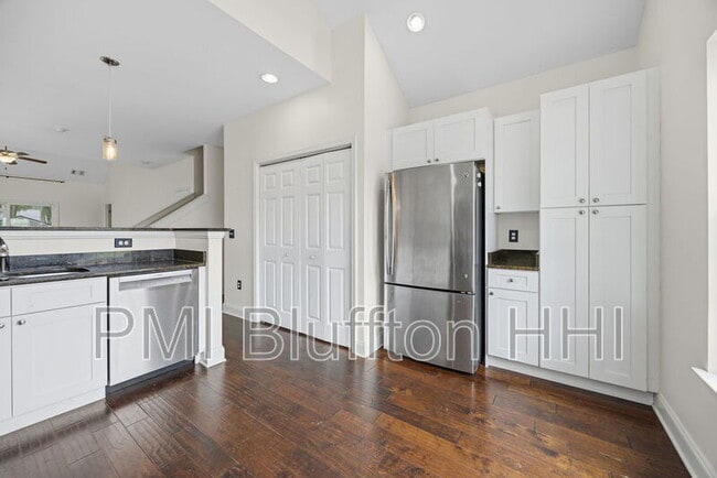 Building Photo - 355 Dante Cir