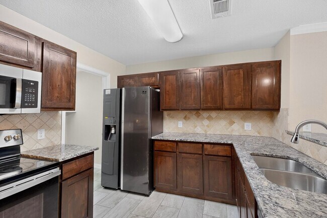 Building Photo - 829 Summercreek Dr