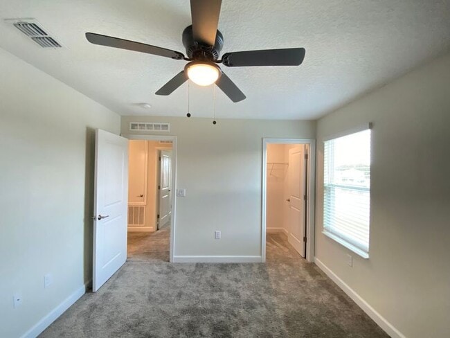 Building Photo - 4442 Seven Canyons Dr