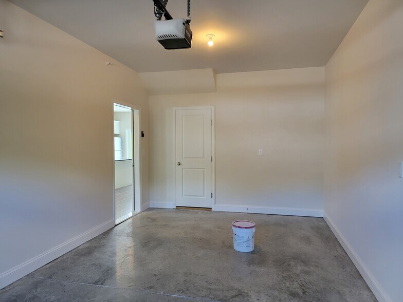 Building Photo - 226 Millard Dr