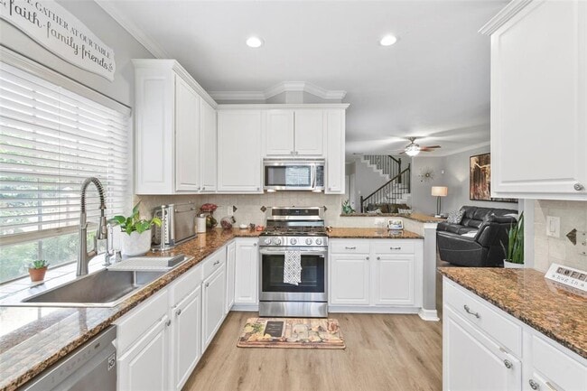 Building Photo - 1110 Enclave Square W