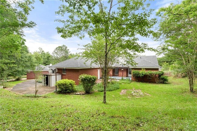 Building Photo - 408 Lakeview Dr W