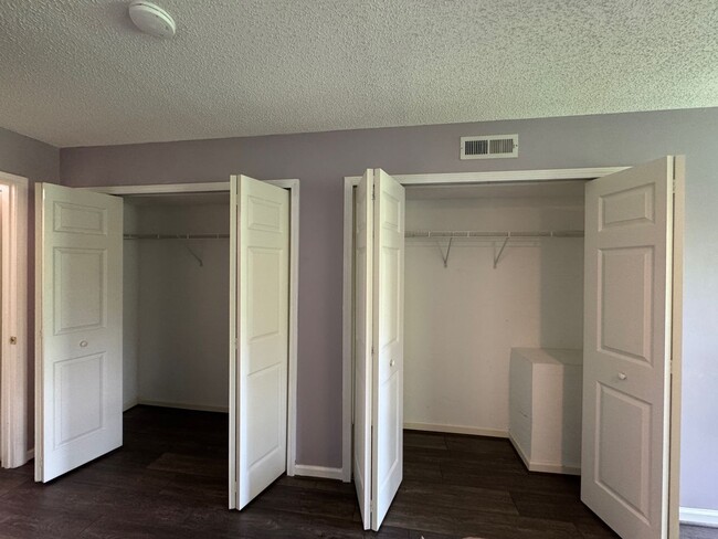 Building Photo - West AVL - Beautifully Updated Townhouse