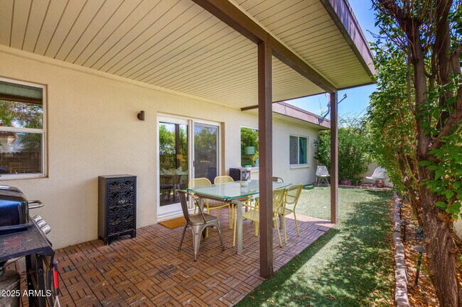 Building Photo - 7713 E Vista Dr
