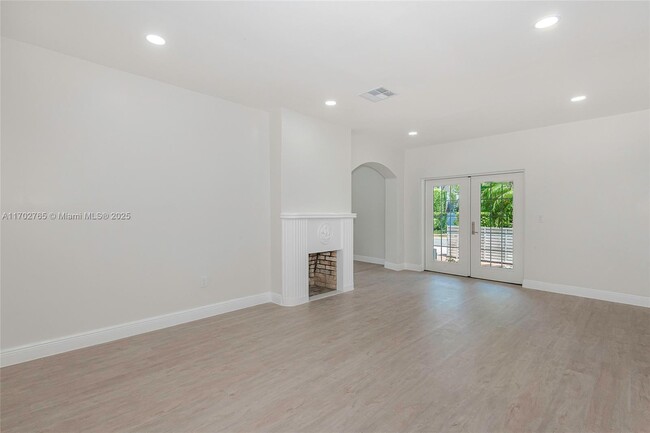 Building Photo - 108 2nd Dilido Terrace