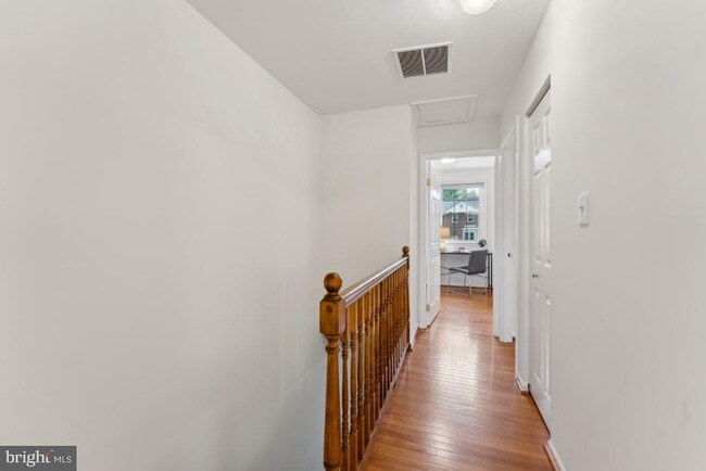 Building Photo - 9769 Lakepointe Dr