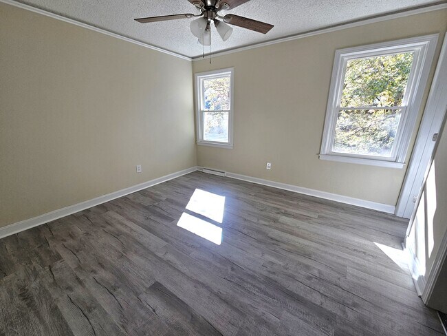 Building Photo - 609 Memorial Dr Ext