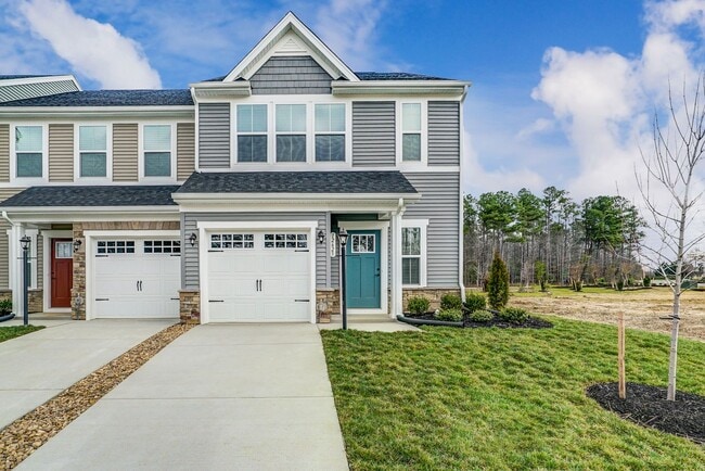 Building Photo - Wonderful townhome