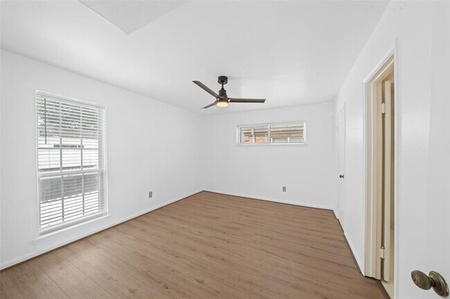 Building Photo - 6410 Del Monte Dr