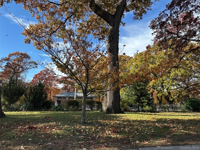 Building Photo - 231-10 145th Ave