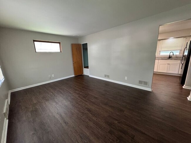 Building Photo - 8602 Gwin Dr