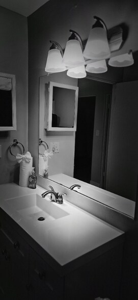 Building Photo - 2200 Royale Rd