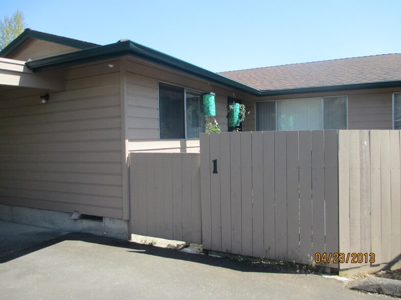 Building Photo - 3322 NE Lancaster St