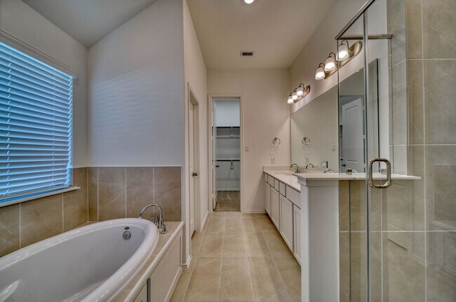 Building Photo - 2334 Honeyberry Shrub Dr