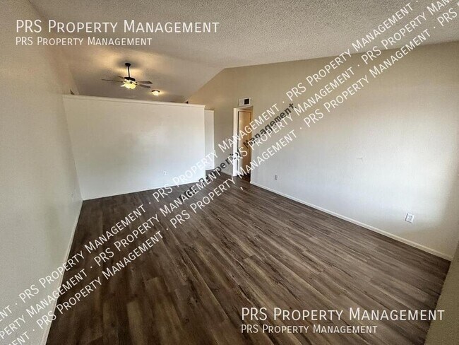 Building Photo - 3226 N Sycamore Pl
