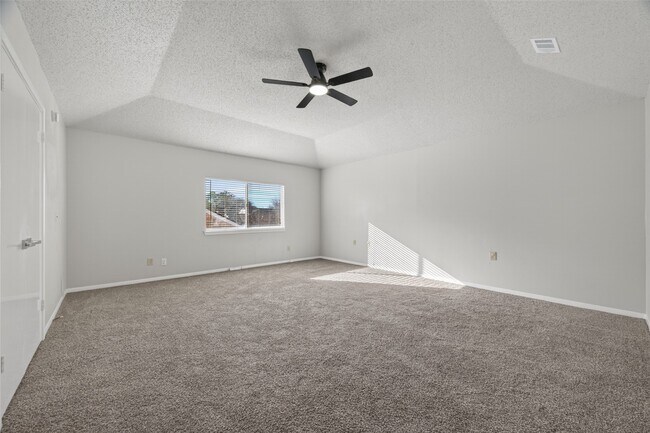 Building Photo - 21215 Park Bluff Dr