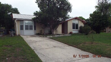 Building Photo - "Charming 3-Bedroom Oasis with 2 Full Baths in Live Oak – 1236 Sq Ft of Comfort Awaits!"
