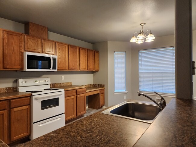 Building Photo - 912 E Georgia Ave