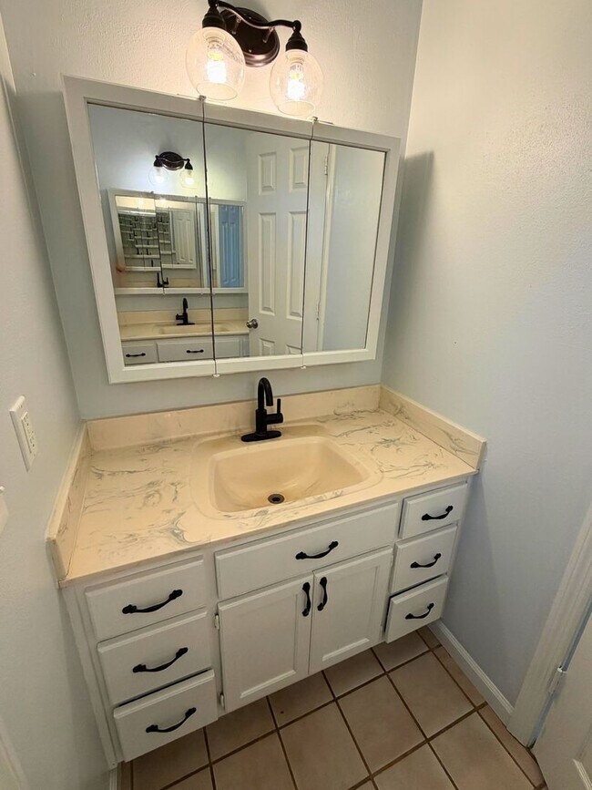 Building Photo - Spacious 4 Bedroom, 2.5 Bath Home with Stunning Marsh Views