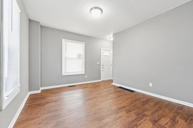 Building Photo - 274 E Barthman Ave