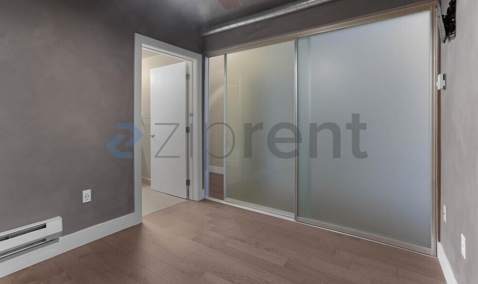 Building Photo - 530 Broadway E