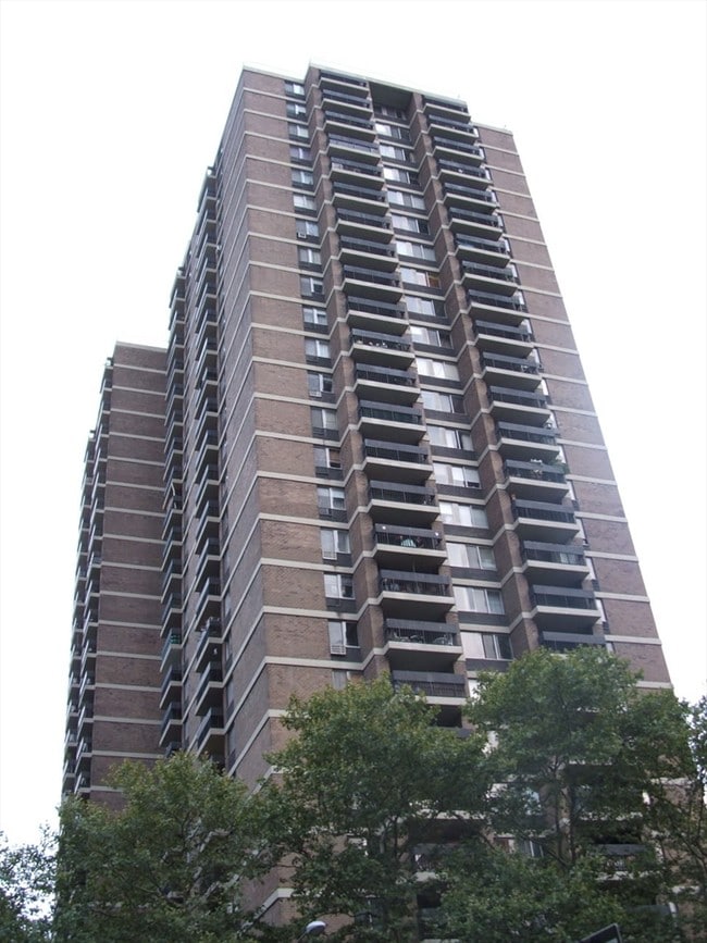 Building Photo - Southbridge Towers