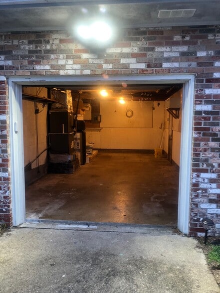 Building Photo - 105 bailey road