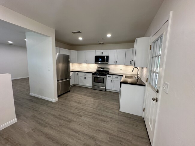 Building Photo - 13239 Idyl Dr