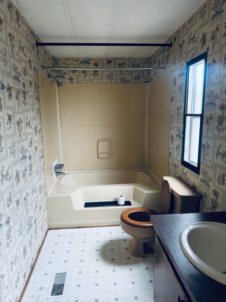 Building Photo - 5006 Lance Loop