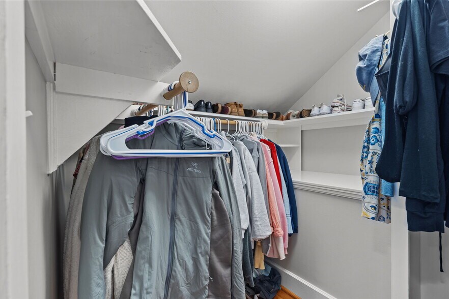 Building Photo - 2050 Midland Rd