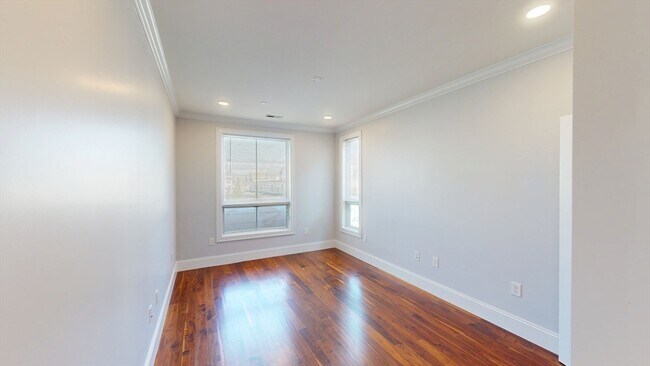 Building Photo - 87 Medford St