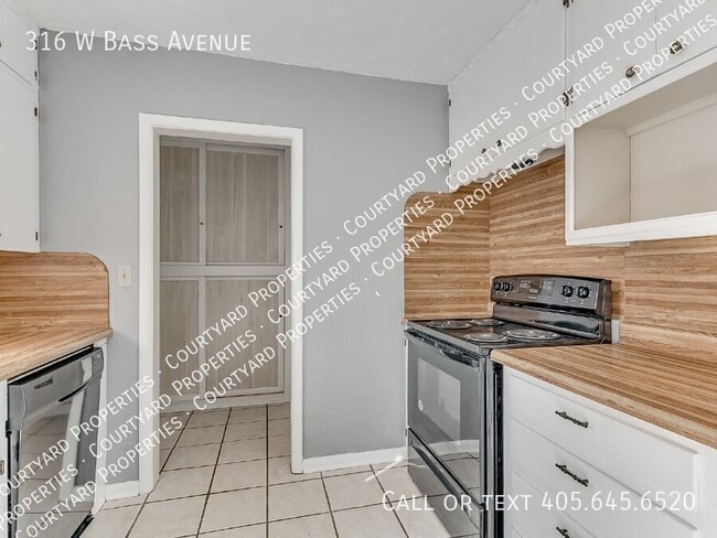 Building Photo - 316 W Bass Ave