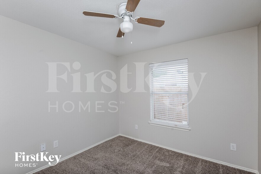 Building Photo - 2508 Esquire Dr